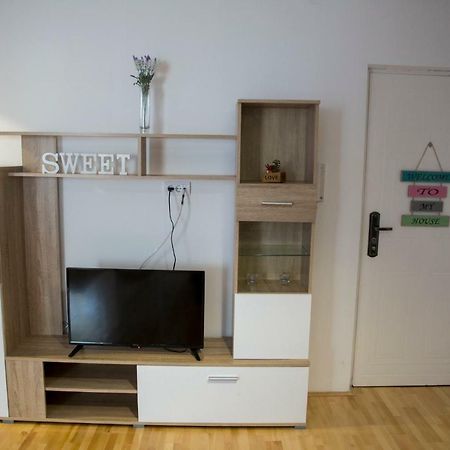 Airport Rest Apartments Belgrád Kültér fotó