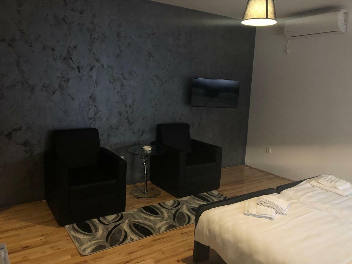 Airport Rest Apartments Belgrád Kültér fotó