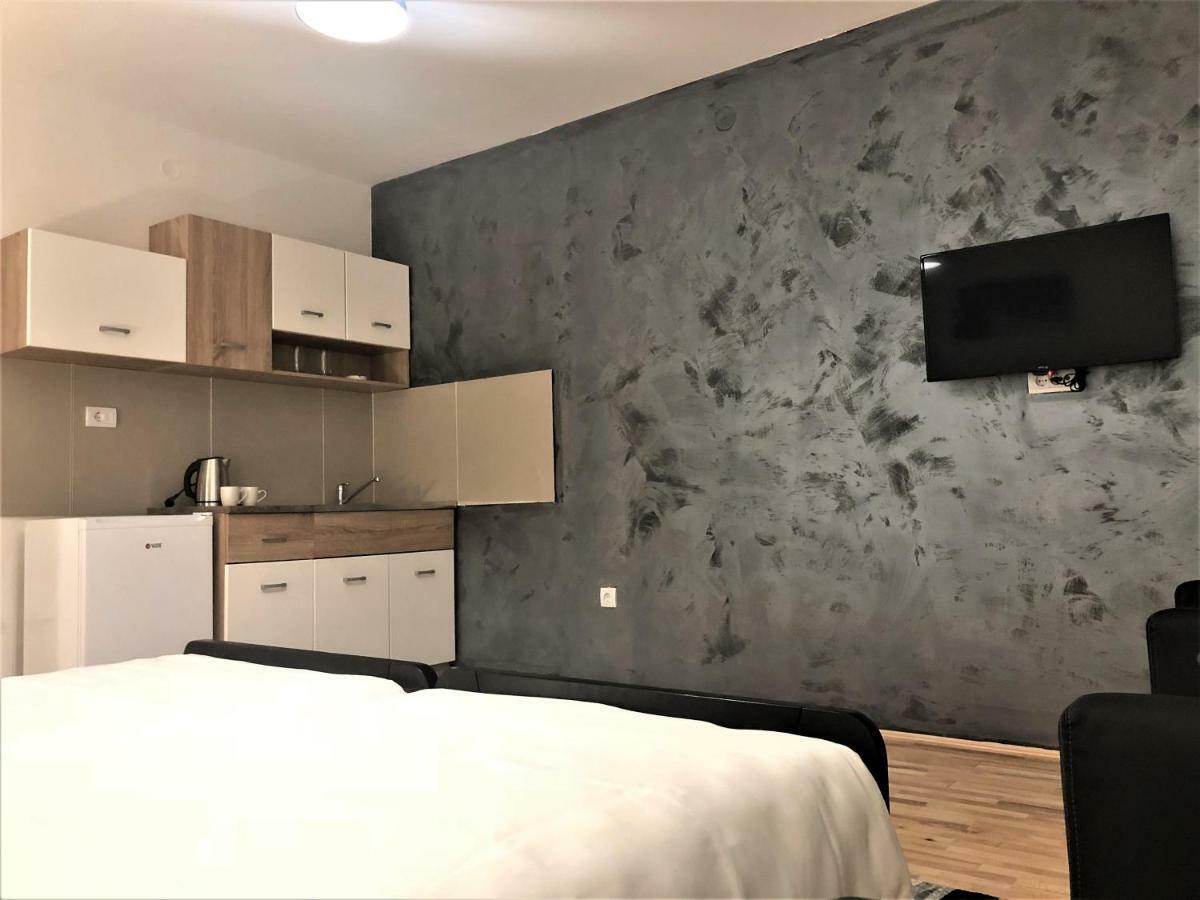 Airport Rest Apartments Belgrád Kültér fotó