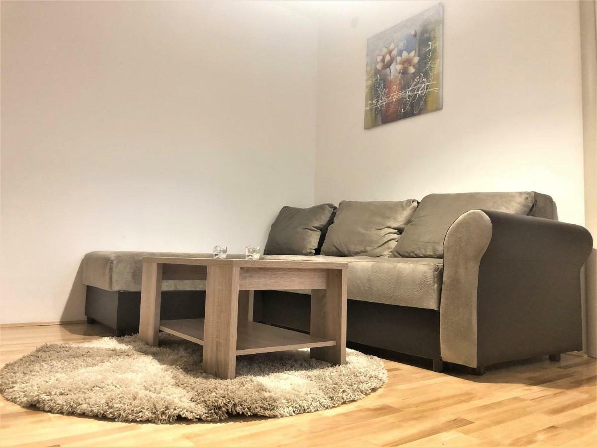 Airport Rest Apartments Belgrád Kültér fotó