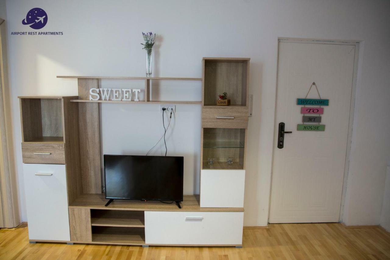 Airport Rest Apartments Belgrád Kültér fotó