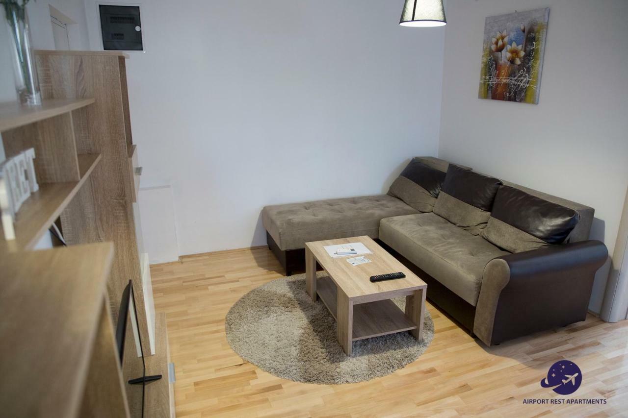Airport Rest Apartments Belgrád Kültér fotó