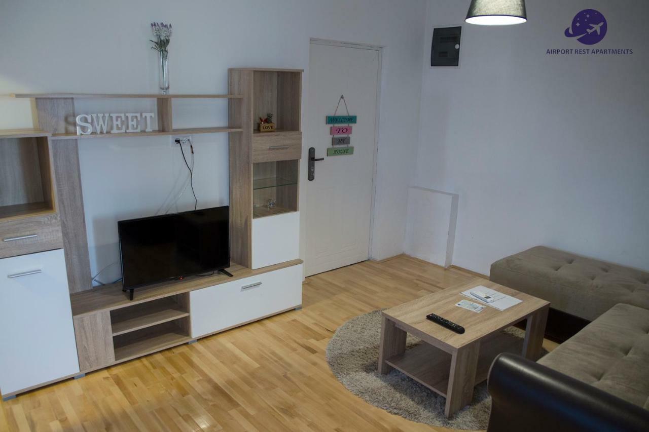 Airport Rest Apartments Belgrád Kültér fotó