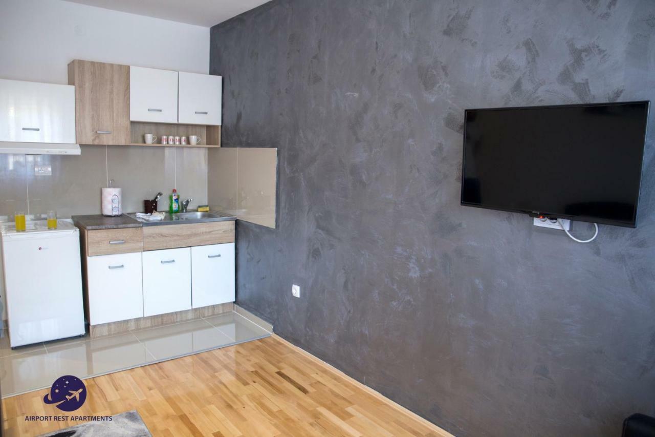 Airport Rest Apartments Belgrád Kültér fotó