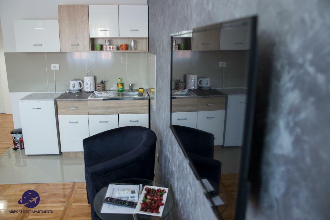 Airport Rest Apartments Belgrád Kültér fotó